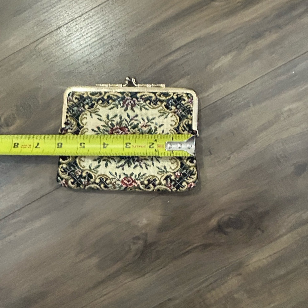 Vintage Floral Tapestry Clutch - Picture 3 of 4